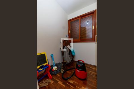 Casa de condomínio à venda com 550m², 4 quartos e 7 vagasÁrea de Serviço - Quarto 2