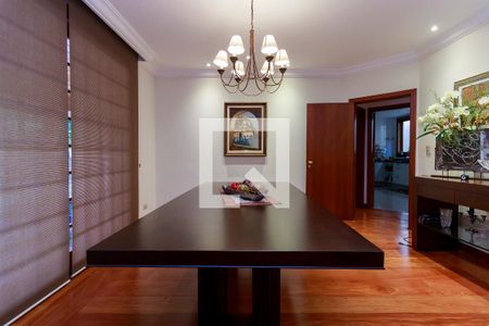 Casa de condomínio à venda com 550m², 4 quartos e 7 vagasSala de Jantar