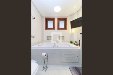 Casa de condomínio à venda com 550m², 4 quartos e 7 vagasSuíte 4 - Banheiro