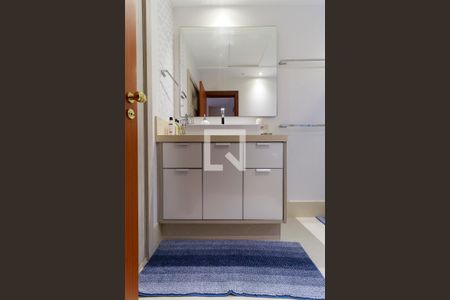 Casa de condomínio à venda com 550m², 4 quartos e 7 vagasSuíte 1 - Banheiro