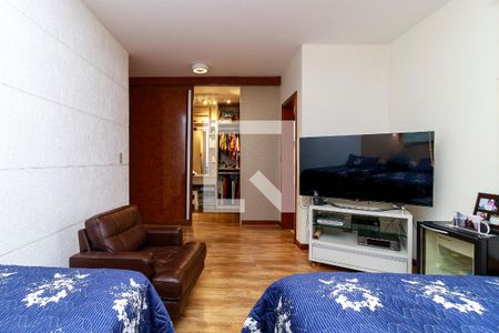 Casa de condomínio à venda com 550m², 4 quartos e 7 vagasSuíte 4