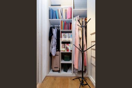 Casa de condomínio à venda com 550m², 4 quartos e 7 vagasSuíte 1 - Closet