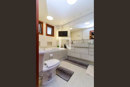 Casa de condomínio à venda com 550m², 4 quartos e 7 vagasSuíte 4 - Banheiro