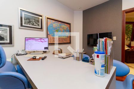 Casa de condomínio à venda com 550m², 4 quartos e 7 vagasEscritório 