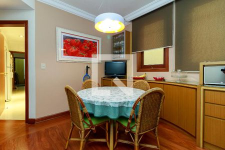 Casa de condomínio à venda com 550m², 4 quartos e 7 vagasCopa