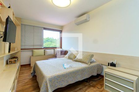 Casa de condomínio à venda com 550m², 4 quartos e 7 vagasSuíte 1