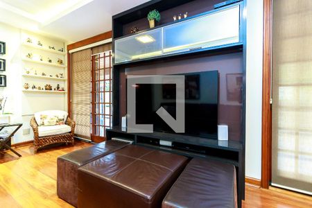 Casa de condomínio à venda com 550m², 4 quartos e 7 vagasSala de TV