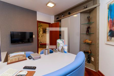 Casa de condomínio à venda com 550m², 4 quartos e 7 vagasEscritório 