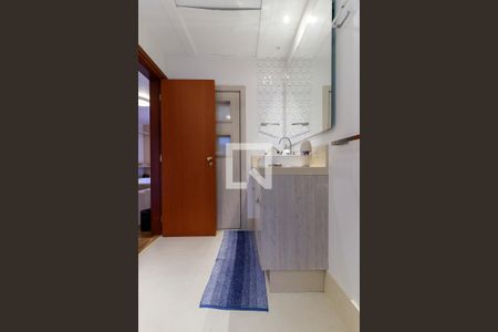 Casa de condomínio à venda com 550m², 4 quartos e 7 vagasSuíte 1 - Banheiro