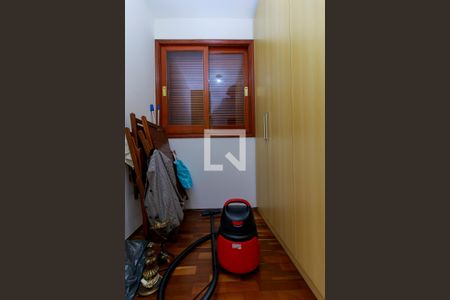 Casa de condomínio à venda com 550m², 4 quartos e 7 vagasÁrea de Serviço - Quarto 2