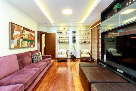 Casa de condomínio à venda com 550m², 4 quartos e 7 vagasSala de TV