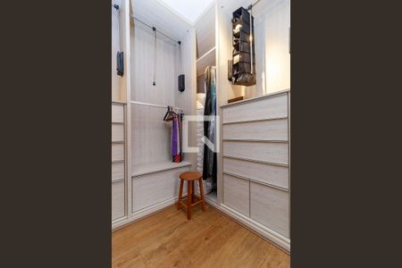 Casa de condomínio à venda com 550m², 4 quartos e 7 vagasSuíte 1 - Closet