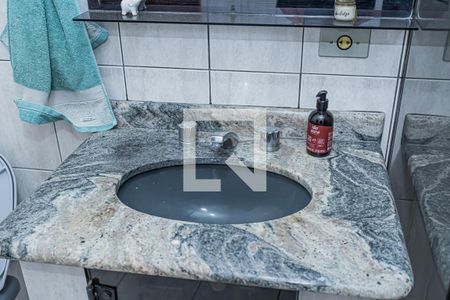 Casa à venda com 200m², 3 quartos e 2 vagas Casa à venda com 200m², 3 quartos e 2 vagasBanheiro 1