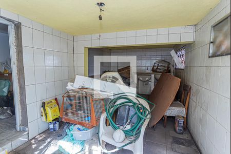 Casa à venda com 200m², 3 quartos e 2 vagas Casa à venda com 200m², 3 quartos e 2 vagasPorão