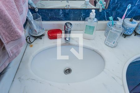 Casa à venda com 200m², 3 quartos e 2 vagas Casa à venda com 200m², 3 quartos e 2 vagasBanheiro suite