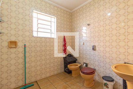 Casa à venda com 207m², 5 quartos e 3 vagasBanheiro da suíte