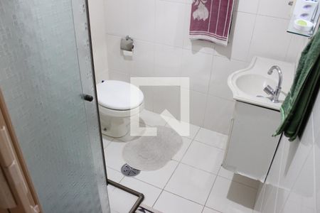 Banheiro de apartamento para alugar com 1 quarto, 49m² em Centro, São Vicente