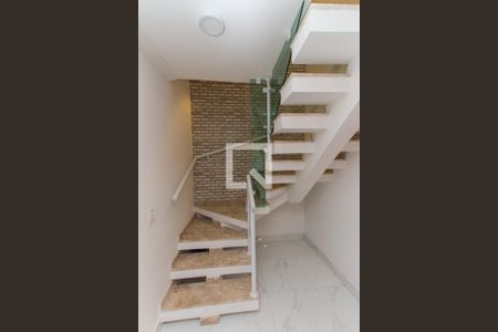 Casa à venda com 110m², 3 quartos e 3 vagasEscada