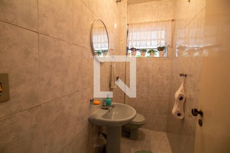 Casa à venda com 200m², 5 quartos e 2 vagas Casa à venda com 200m², 5 quartos e 2 vagasLavabo