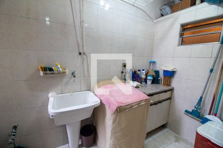 Casa à venda com 200m², 5 quartos e 2 vagas Casa à venda com 200m², 5 quartos e 2 vagasÁrea de Serviço