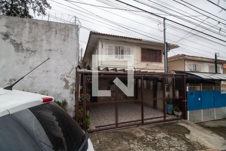 Casa à venda com 200m², 5 quartos e 2 vagas Casa à venda com 200m², 5 quartos e 2 vagasFachada