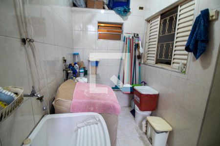 Casa à venda com 200m², 5 quartos e 2 vagas Casa à venda com 200m², 5 quartos e 2 vagasÁrea de Serviço