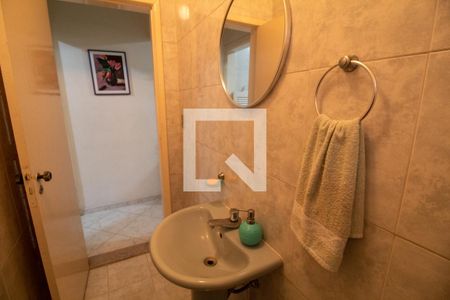 Casa à venda com 200m², 5 quartos e 2 vagas Casa à venda com 200m², 5 quartos e 2 vagasLavabo