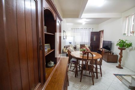 Casa à venda com 200m², 5 quartos e 2 vagas Casa à venda com 200m², 5 quartos e 2 vagasSala de Jantar