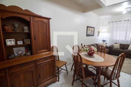 Casa à venda com 200m², 5 quartos e 2 vagas Casa à venda com 200m², 5 quartos e 2 vagasSala de Jantar