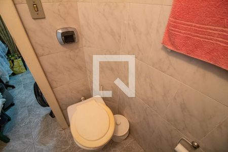 Casa à venda com 200m², 5 quartos e 2 vagas Casa à venda com 200m², 5 quartos e 2 vagasBanheiro de Serviço