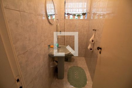 Casa à venda com 200m², 5 quartos e 2 vagas Casa à venda com 200m², 5 quartos e 2 vagasLavabo