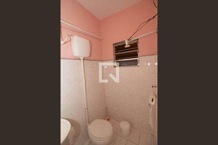 Casa à venda com 195m², 3 quartos e 2 vagas Casa à venda com 195m², 3 quartos e 2 vagasBanheiro Quintal