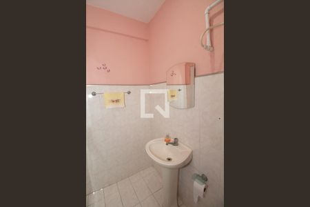 Casa à venda com 195m², 3 quartos e 2 vagas Casa à venda com 195m², 3 quartos e 2 vagasBanheiro Quintal