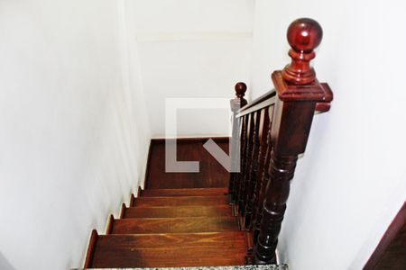 Casa para alugar com 91m², 3 quartos e 2 vagasEscada