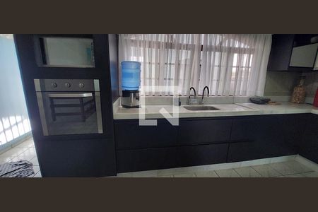 Casa à venda com 334m², 4 quartos e 8 vagasCozinha