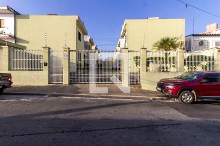 Casa à venda com 80m², 2 quartos e 1 vaga Casa à venda com 80m², 2 quartos e 1 vagaFachada