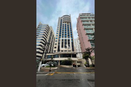 Studio à venda com 27m², 1 quarto e 1 vaga Studio à venda com 27m², 1 quarto e 1 vagaFachada