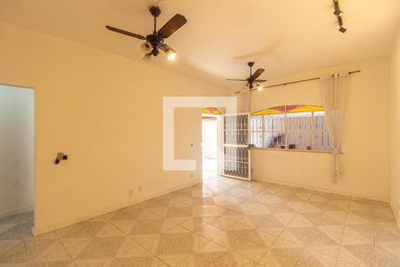 Casa de condomínio para alugar com 225m², 2 quartos e 1 vaga Casa de condomínio para alugar com 225m², 2 quartos e 1 vagaSala