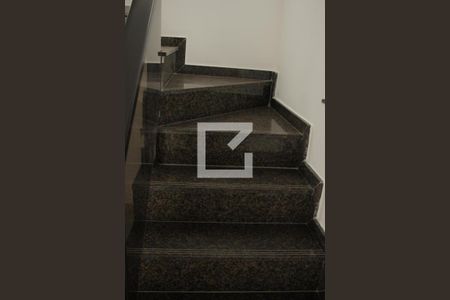 Escada de casa à venda com 3 quartos, 137m² em Tres Barras, Contagem