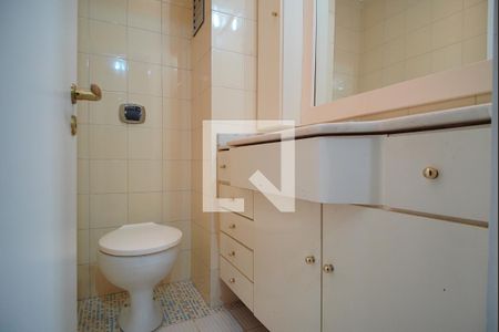 Banheiro  suíte  de apartamento para alugar com 2 quartos, 90m² em Rio Branco, Porto Alegre