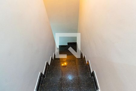 Casa de condomínio à venda com 60m², 2 quartos e 1 vagaEscada