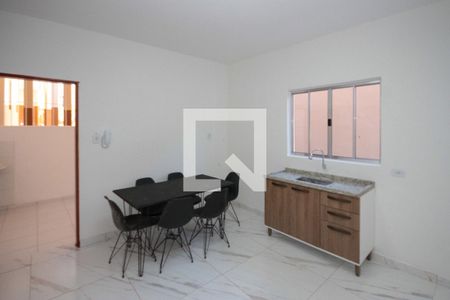 Sala e Cozinha de casa de condomínio para alugar com 1 quarto, 46m² em Parque dos Bancarios, São Paulo