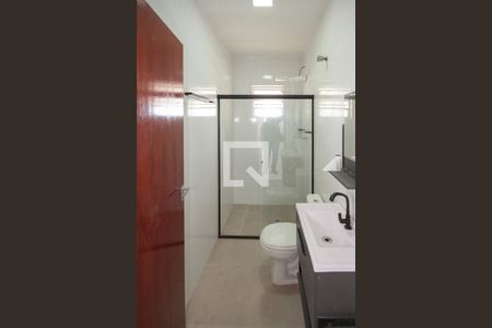 Banheiro de casa para alugar com 1 quarto, 52m² em Parque dos Bancarios, São Paulo