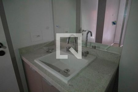 Apartamento à venda com 120m², 2 quartos e 1 vaga Apartamento à venda com 120m², 2 quartos e 1 vagaCloset da suíte