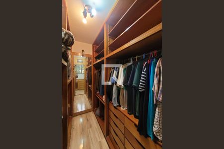 Casa à venda com 500m², 3 quartos e 6 vagasCloset Quarto 2 - Suíte