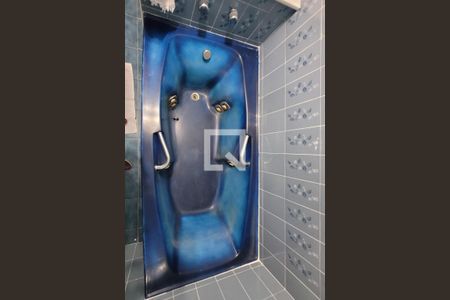 Casa à venda com 500m², 3 quartos e 6 vagasBanheiro Quarto 2 - Suíte