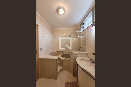 Casa à venda com 500m², 3 quartos e 6 vagasBanheiro Quarto 3 - Suíte