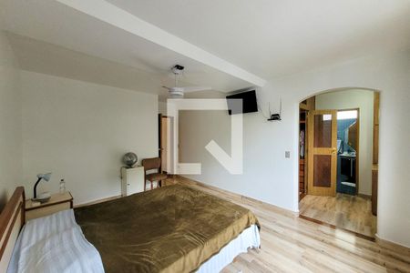 Casa à venda com 500m², 3 quartos e 6 vagasQuarto 2 - Suíte