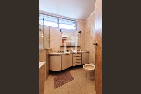 Casa à venda com 500m², 3 quartos e 6 vagasBanheiro Quarto 3 - Suíte