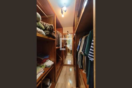 Casa à venda com 500m², 3 quartos e 6 vagasCloset Quarto 2 - Suíte